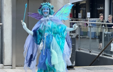 Portrætfoto af Dansefeen i kostume.